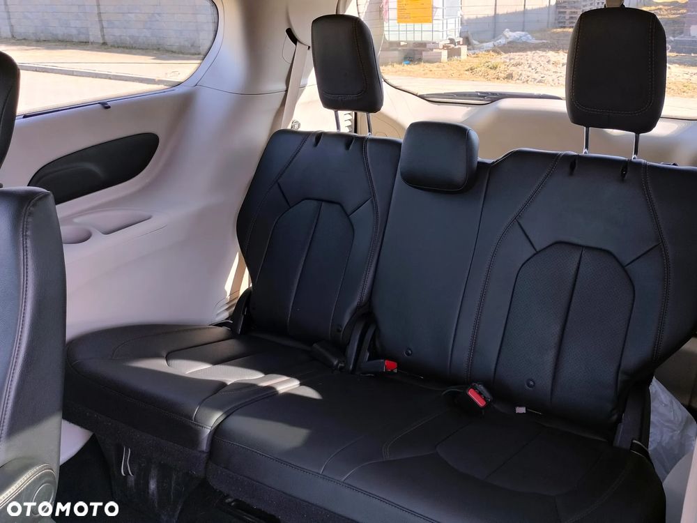 Chrysler Pacifica - 7