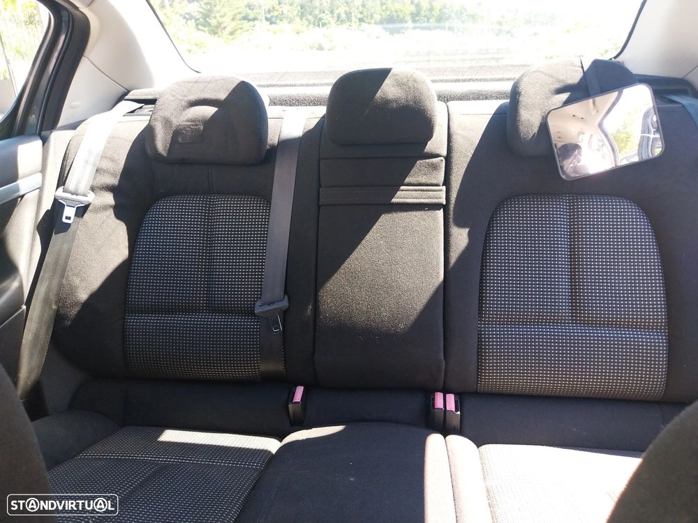 Peugeot 407 1.6 HDi Navteq — fotografia 7