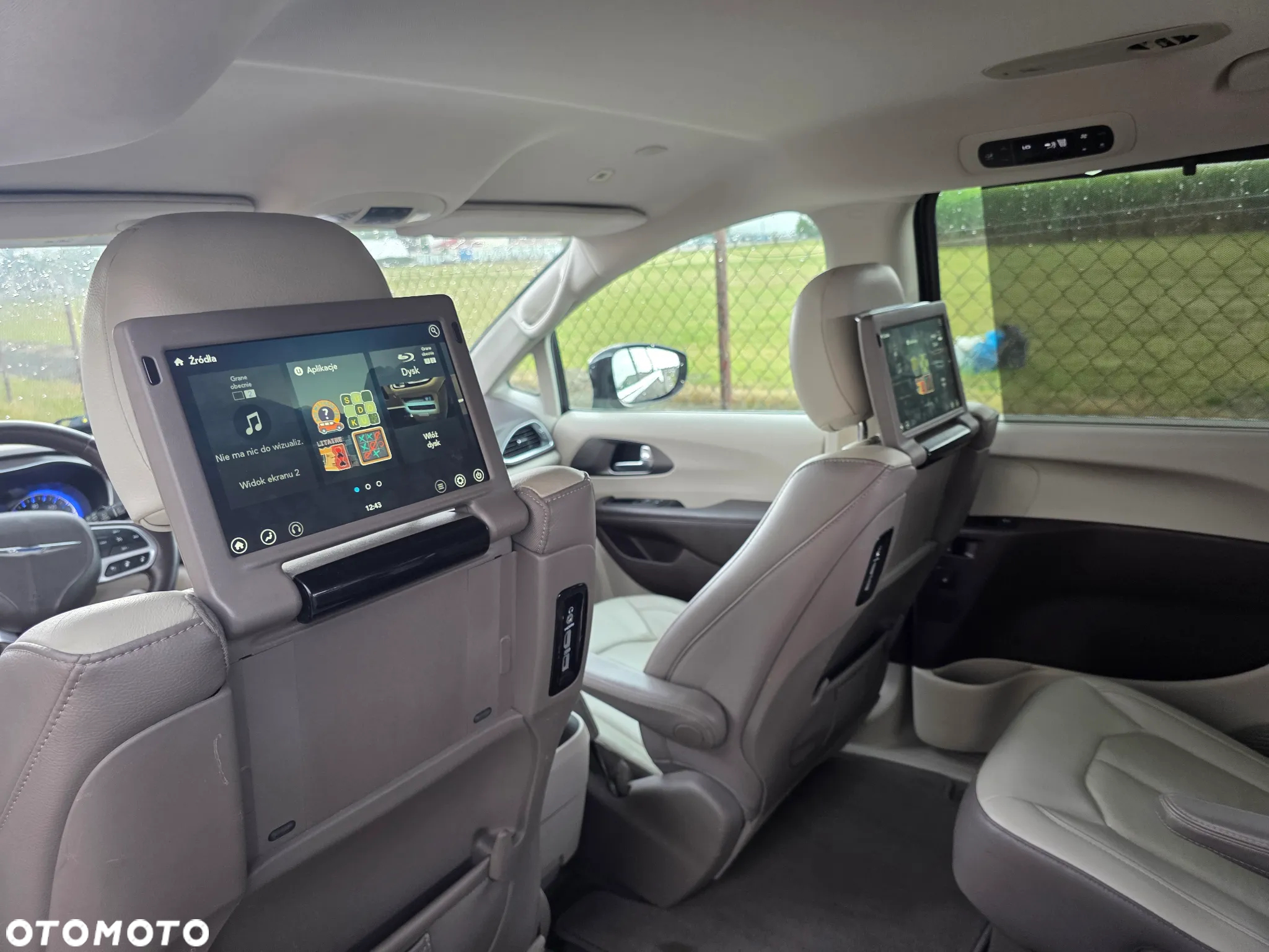Chrysler Pacifica - 11