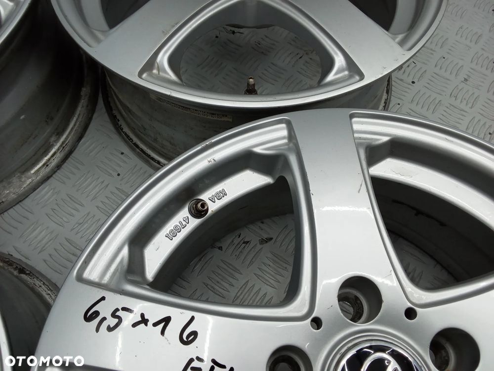 Felgi Toyota Auris Corolla Rav4 Avensis 6,5Jx16 et45 5x114,3 - 8
