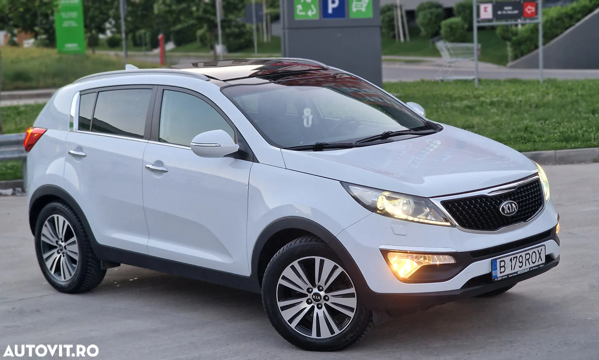 Kia Sportage 1.7 CRDI 2WD Dream-Team Edition - 11