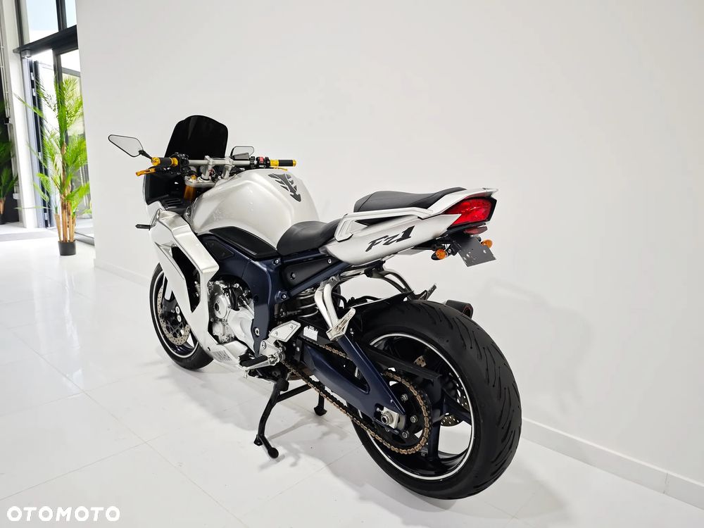 Yamaha FZ - 20
