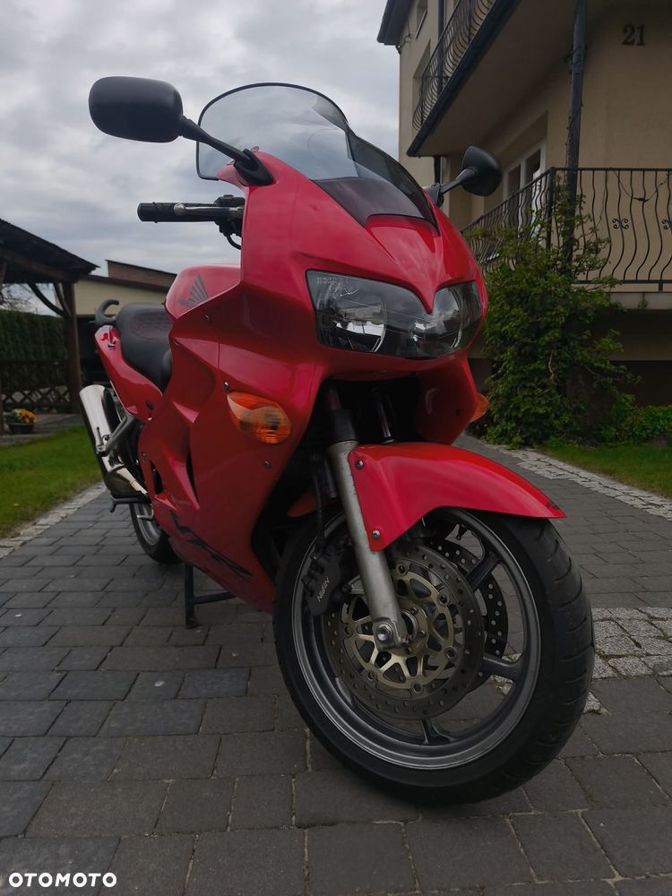 Honda VFR - 16