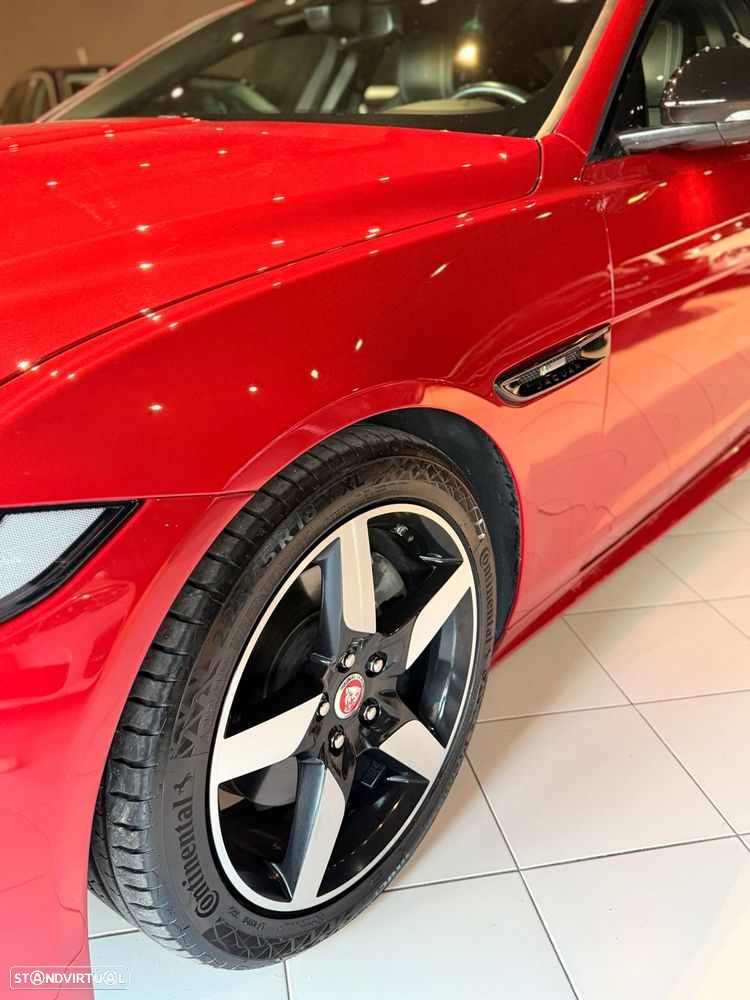 Jaguar XE 2.0 D R-Dynamic S - 5