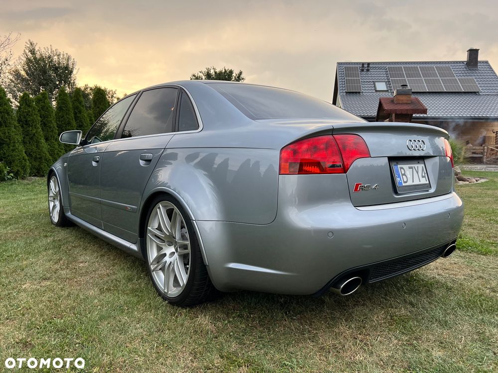 Audi RS4 Limousine - 3