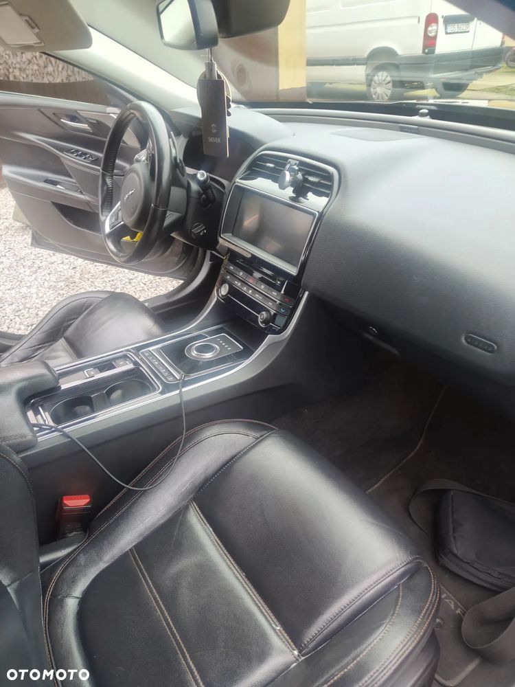 Jaguar XE 2.0 D AWD Portfolio - 34