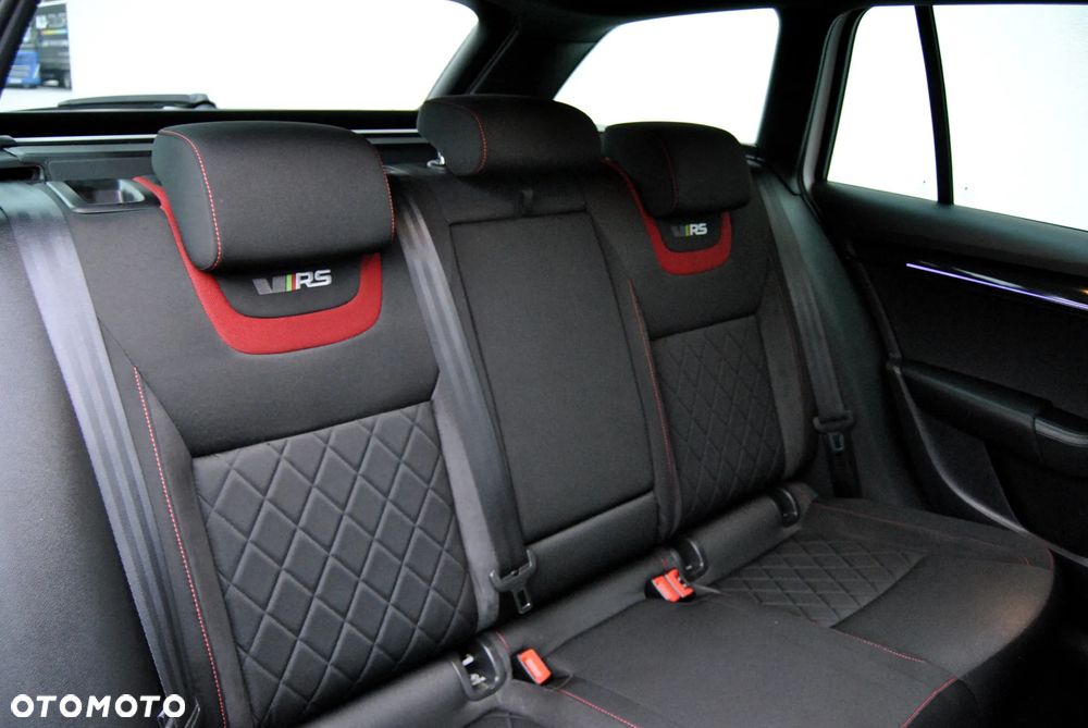 Skoda Octavia Combi 2.0 TDI DSG RS - 24