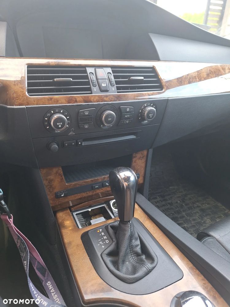 BMW Seria 5 525d - 15