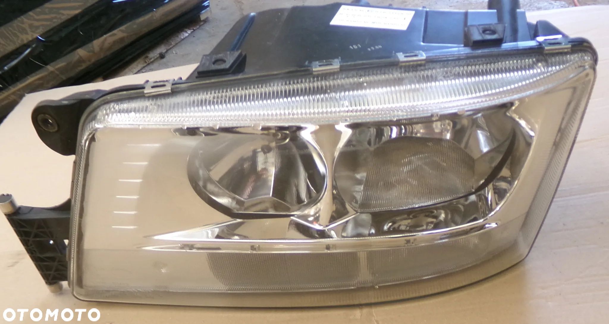 LAMPA REFLEKTOR PRZÓD LEWY MAN TGX TGS 2018r. - 1