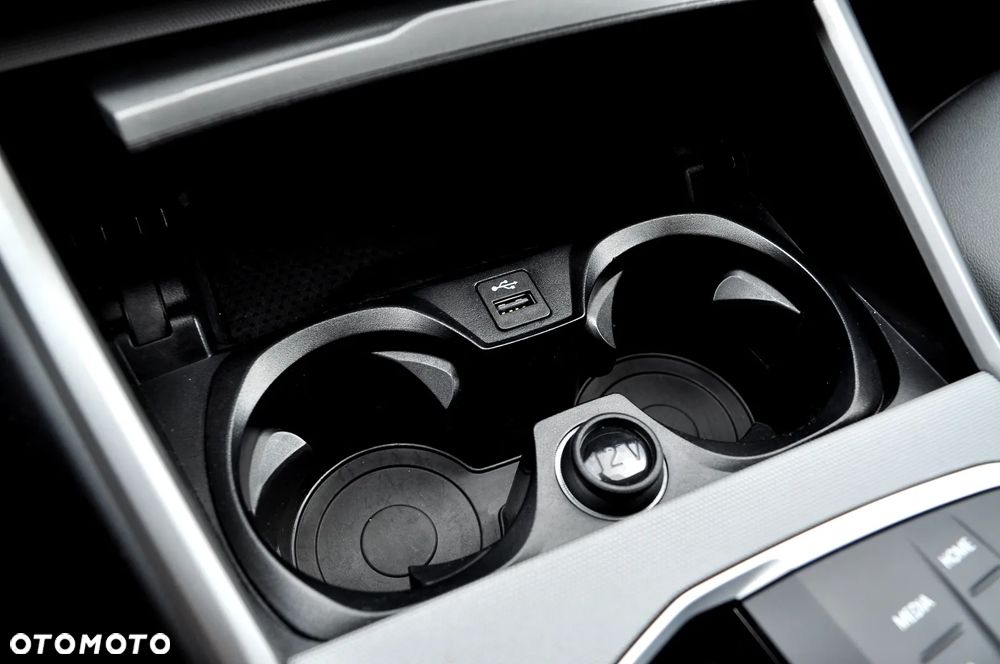 BMW Seria 3 318d Sport Line Shadow - 31