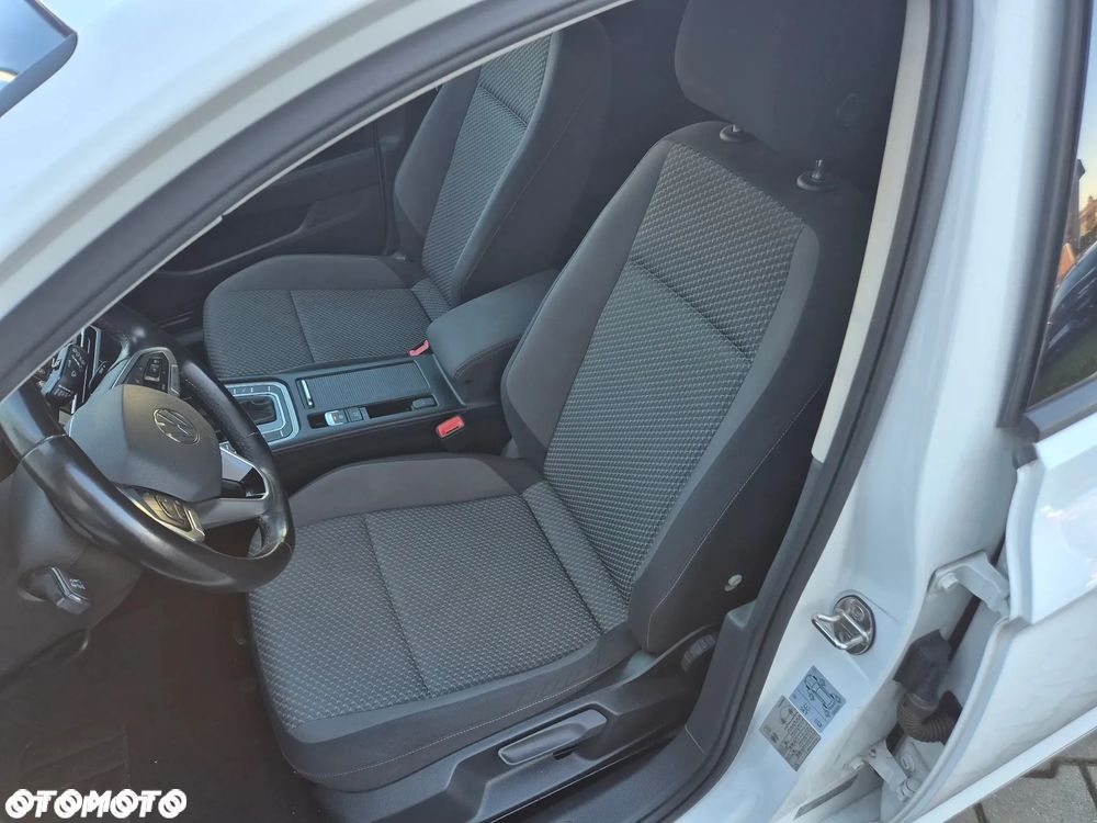 Volkswagen Passat Variant 2.0 TDI EVO Essence DSG - 13