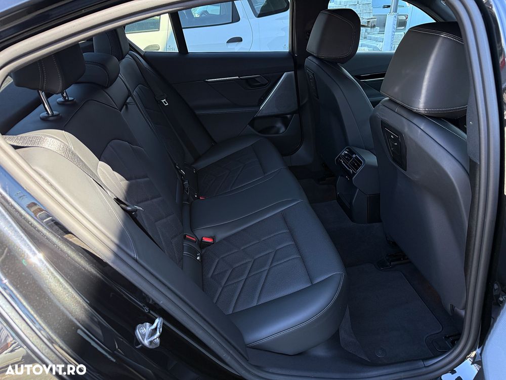 BMW Seria 5 520i AT MHEV - 27