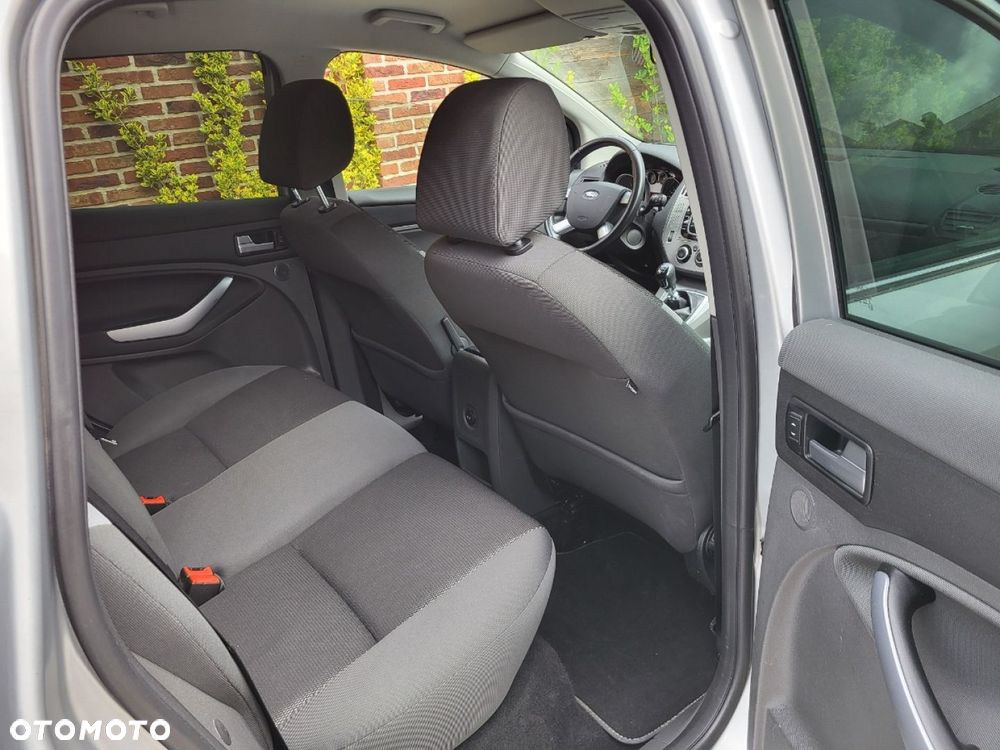 Ford Kuga - 20