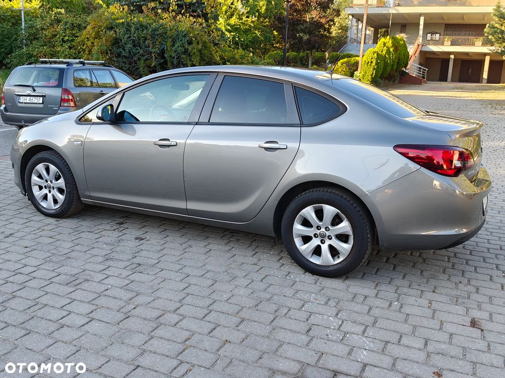 Opel Astra 1.6 Cosmo - 26