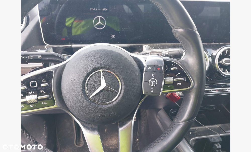 Mercedes-Benz GLA - 13