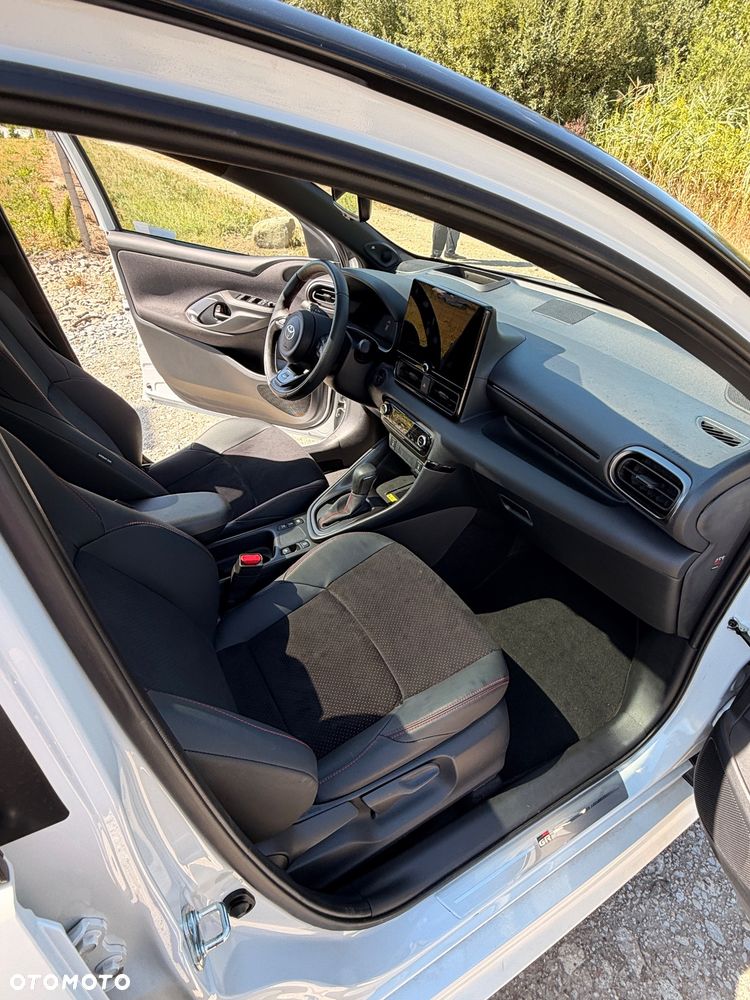 Toyota Yaris Hybrid 1.5 GR Sport - 11