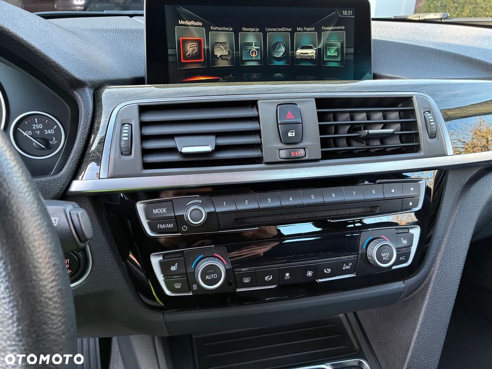 BMW Seria 3 330i Sport Line - 24