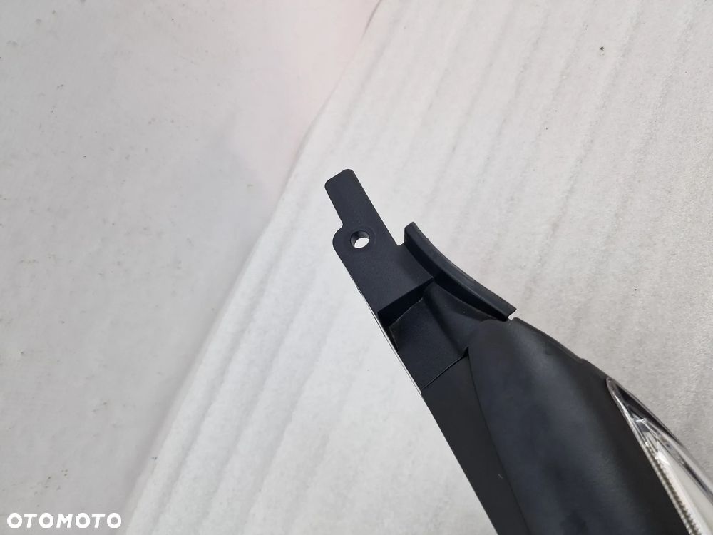 KIA STONIC 17- LEWA LAMPA PRZEDNIA PRZÓD SOCZEWKA + LED , NR 92101-H8 , NR AUKCJI LA645 - 8