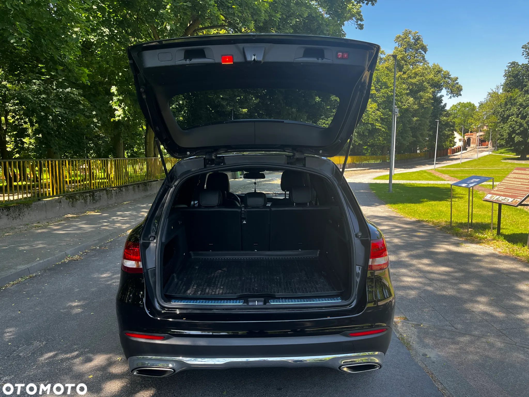 Mercedes-Benz GLC 300 Coupe 4Matic 9G-TRONIC - 9