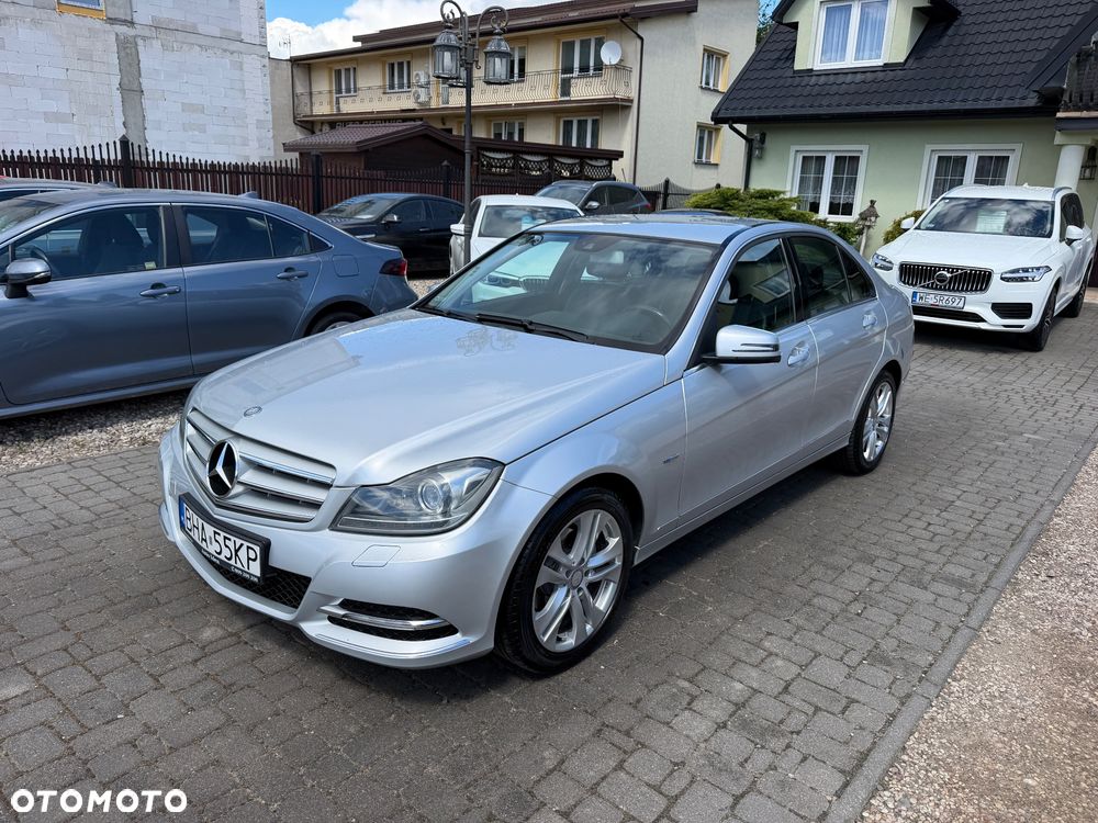 Mercedes-Benz Klasa C 180 CGI BlueEff Avantgarde - 23