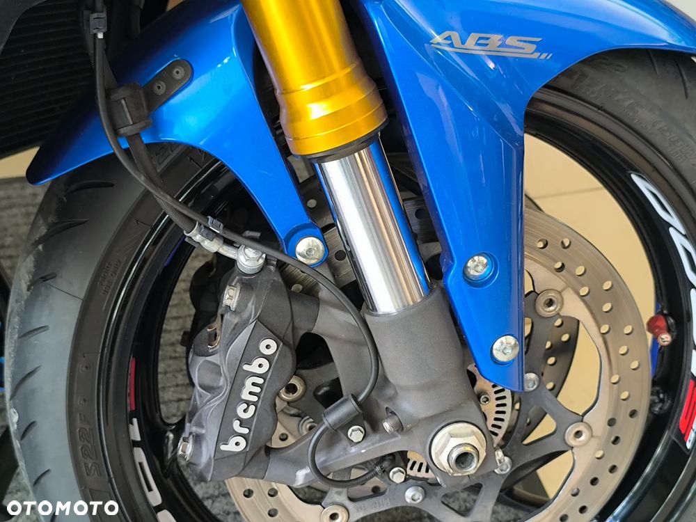 Suzuki GSX - 21
