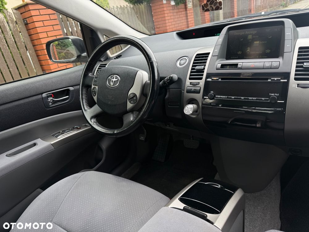 Toyota Prius (Hybrid) - 14