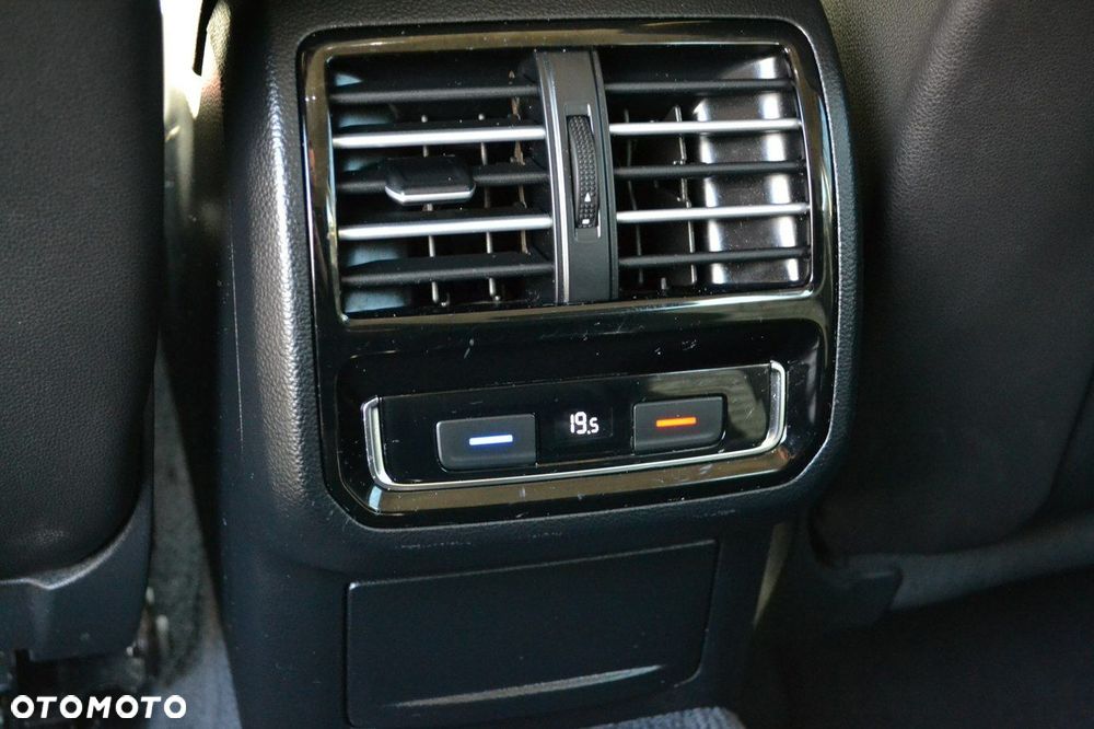 Volkswagen Passat - 24