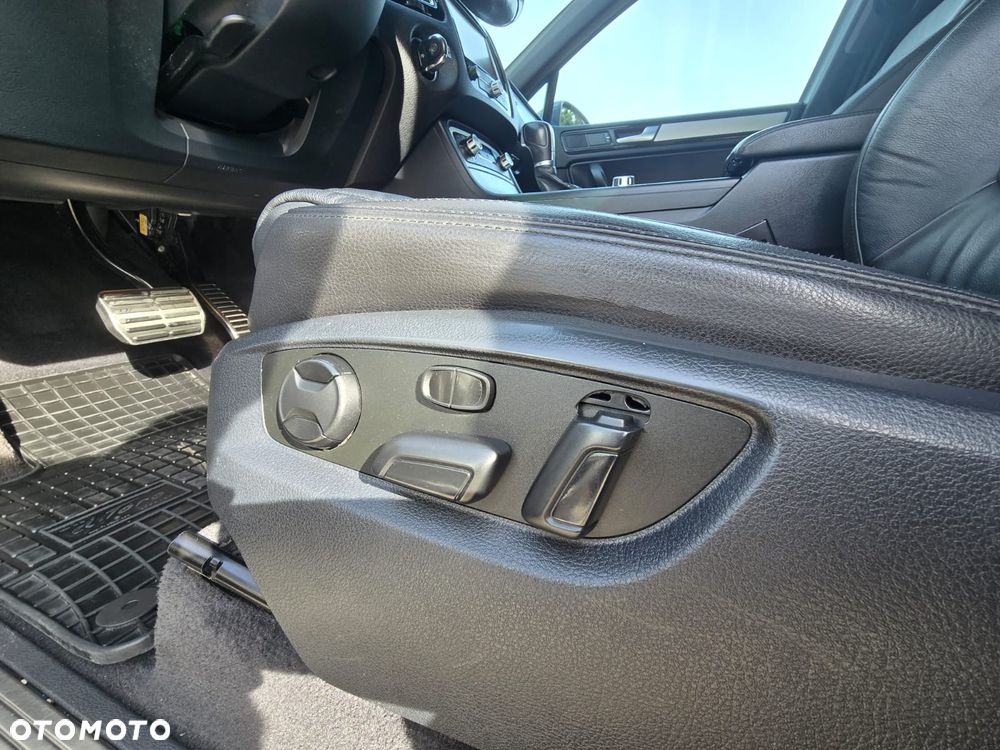 Volkswagen Touareg - 12