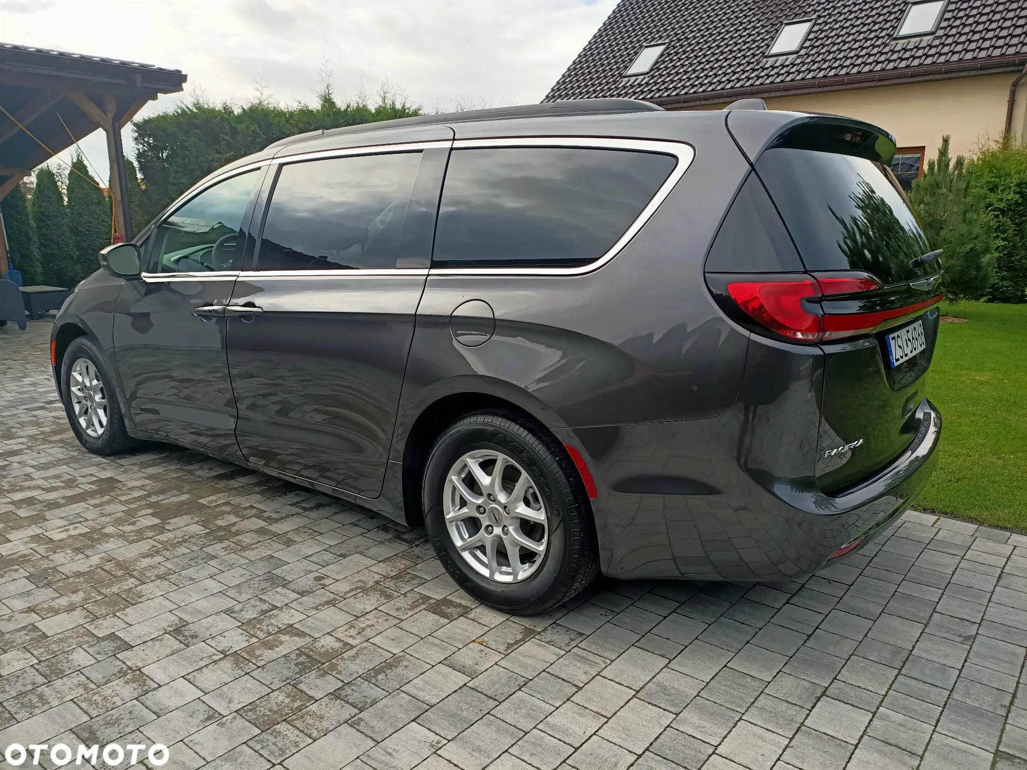 Chrysler Pacifica - 11