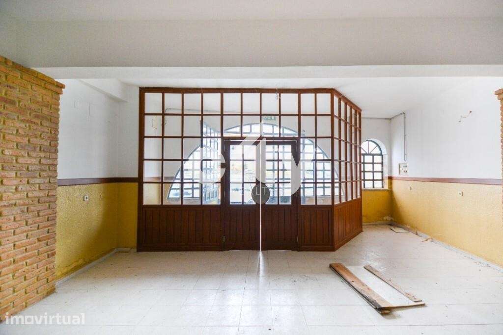 PRÉDIO EXCLUSIVO NO CENTRO DE MONTARGIL - Grande imagem: 2/28