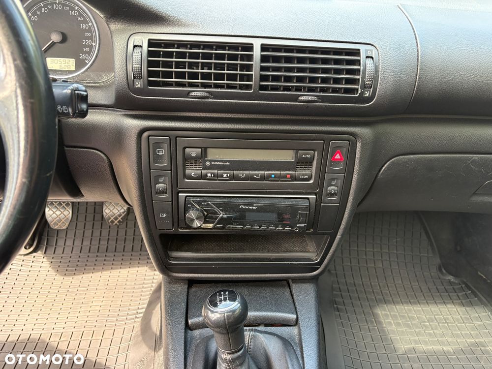 Volkswagen Passat - 21