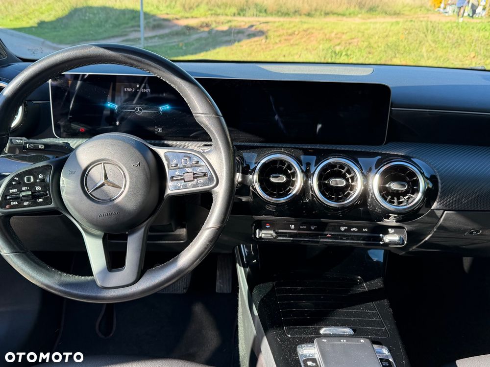 Mercedes-Benz Klasa A 180 7G-DCT Edition 19 - 15