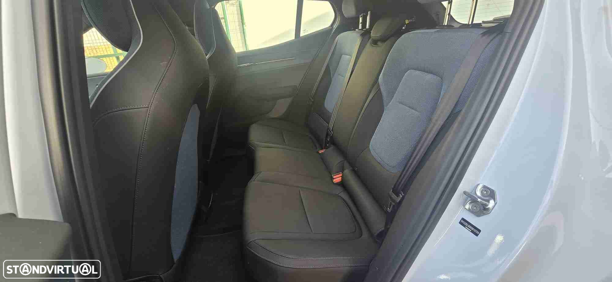 Volvo EX30 69 kWh Single Motor Extended Range Plus - 11