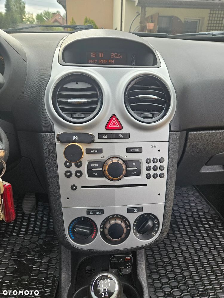 Opel Corsa 1.4 16V Cosmo - 10