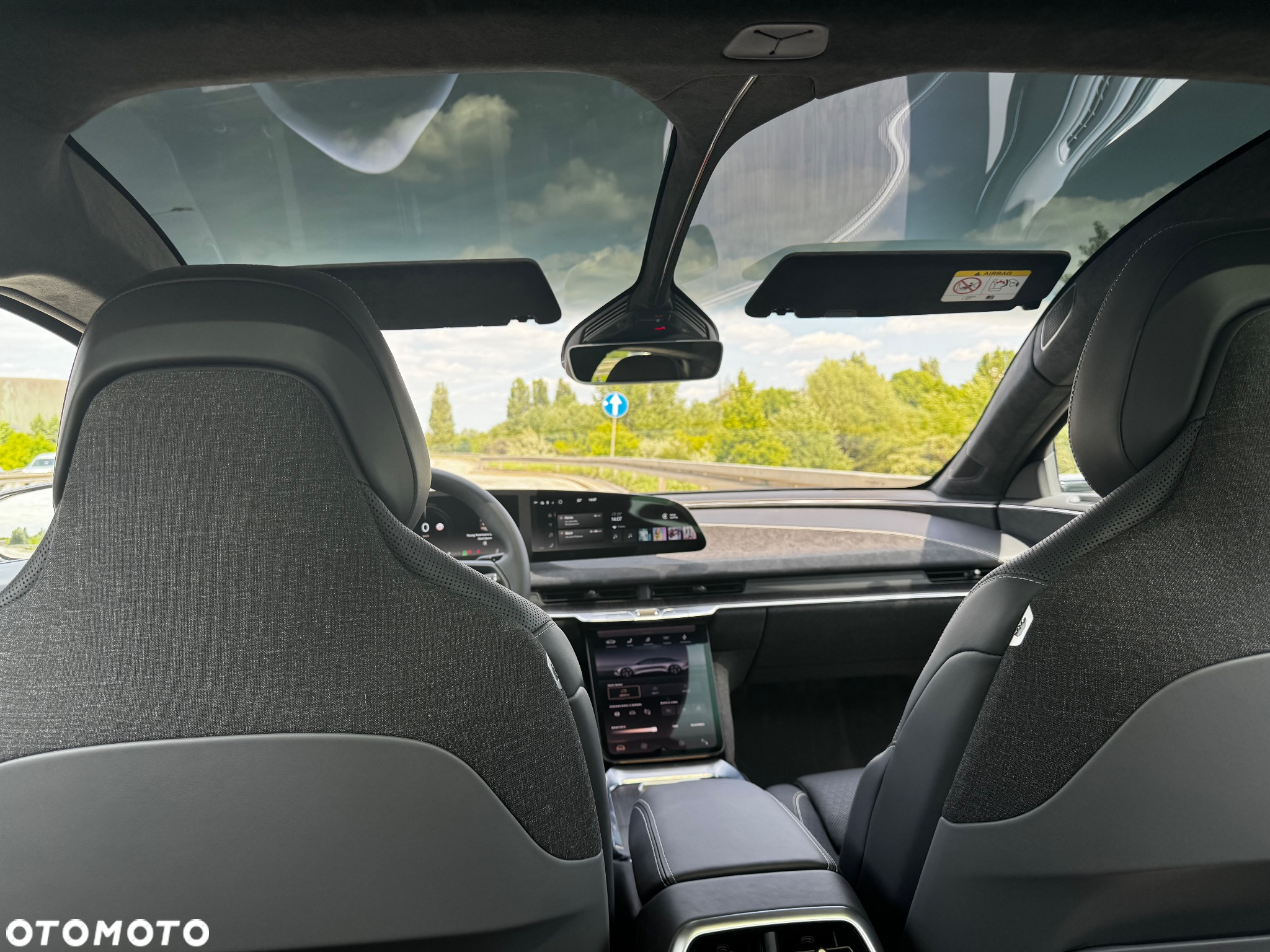 Lucid Air - 24