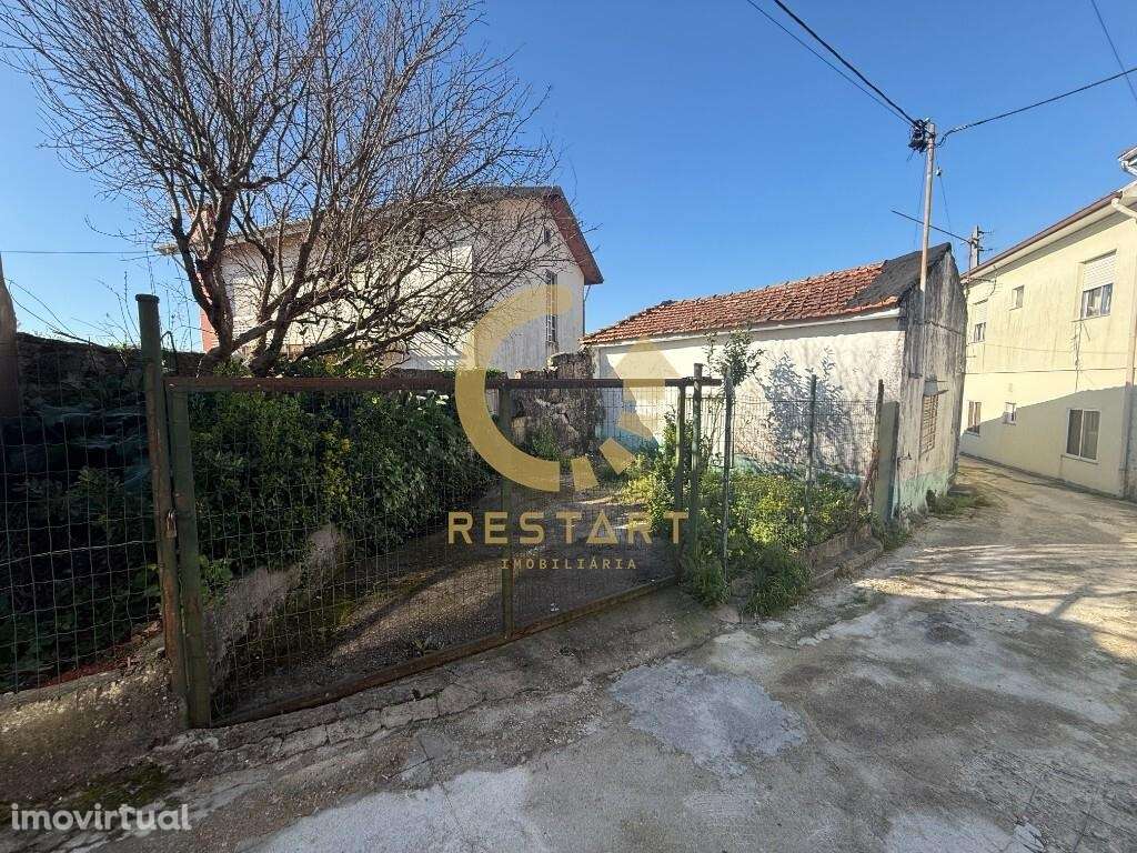 Moradia térrea T2 para reabilitação total, localizada na Travessa 11 d - Grande imagem: 5/27