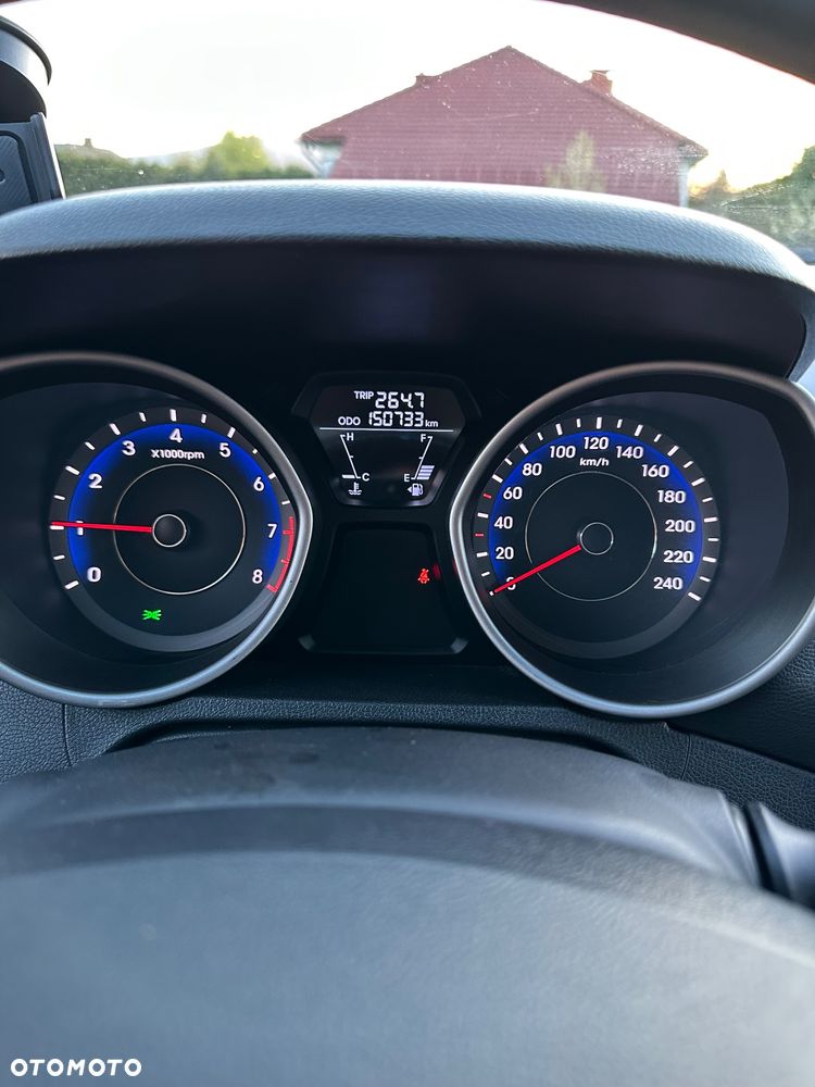 Hyundai Elantra 1.6 Comfort - 8
