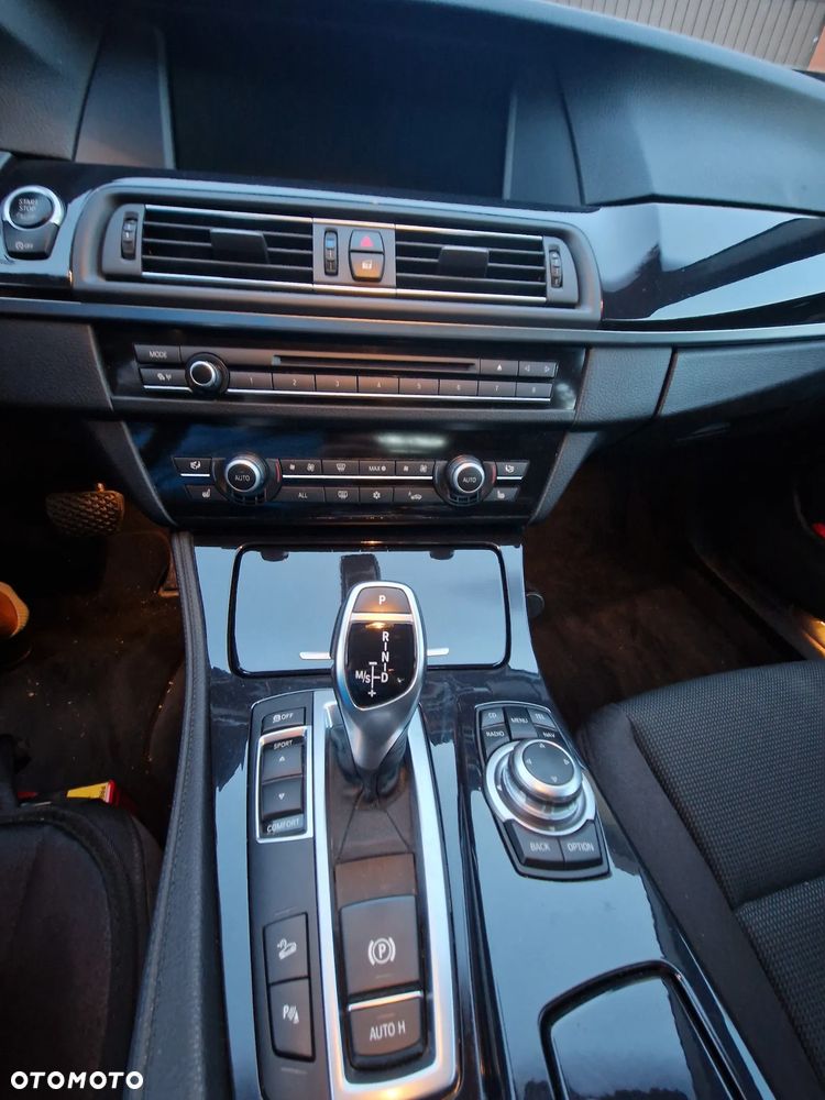 BMW Seria 5 528i xDrive - 6