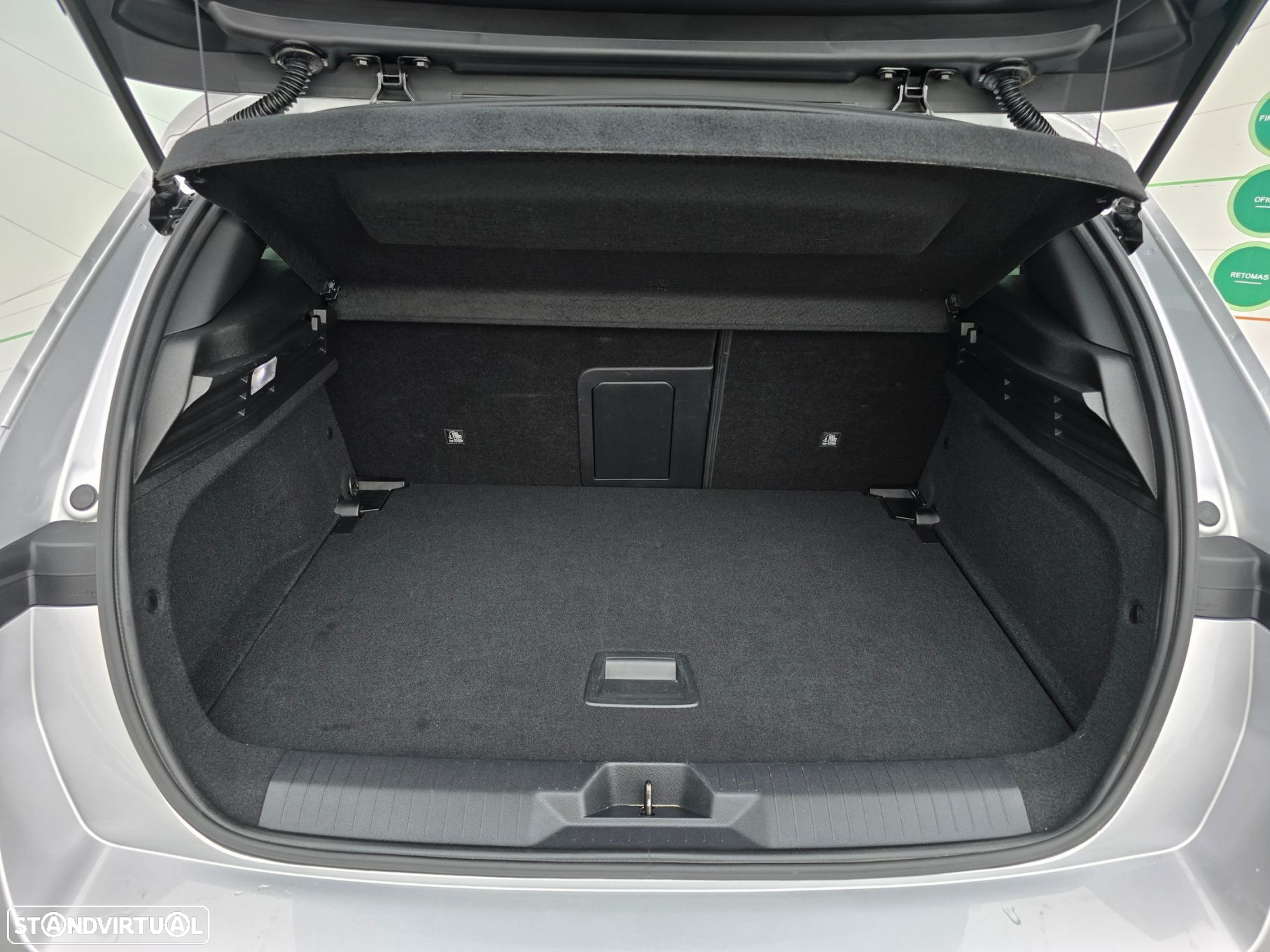 Opel Astra 1.2 T Elegance - 44