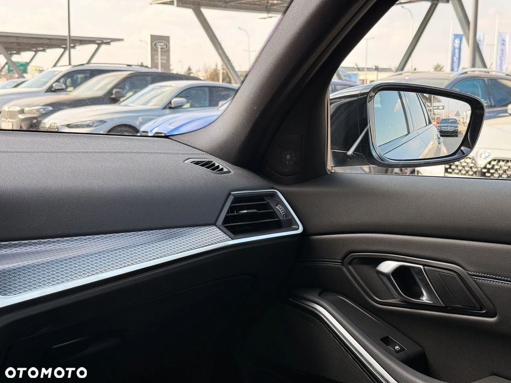 BMW Seria 3 320d xDrive M Sport sport - 19