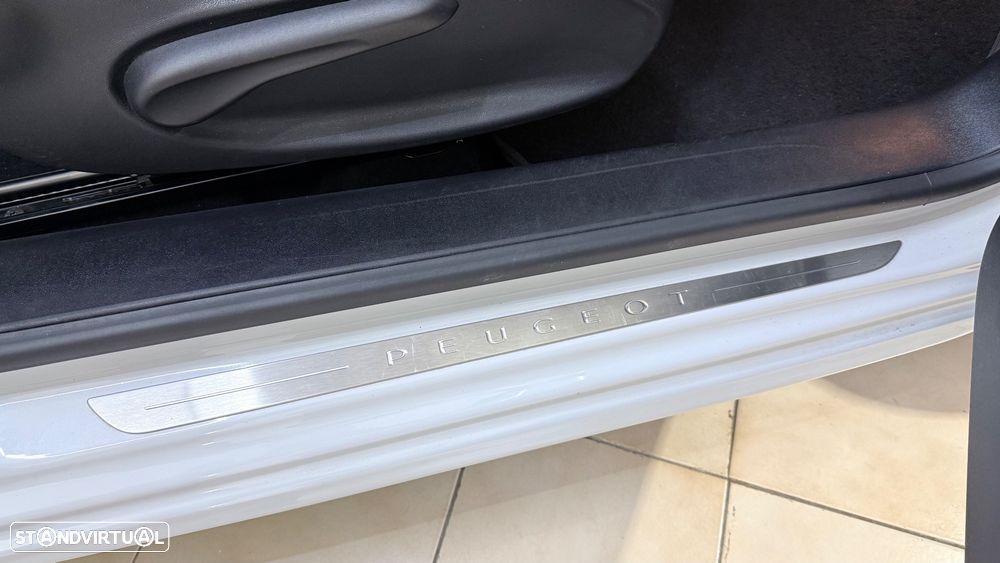 Peugeot 208 1.2 PureTech GT Line - 30