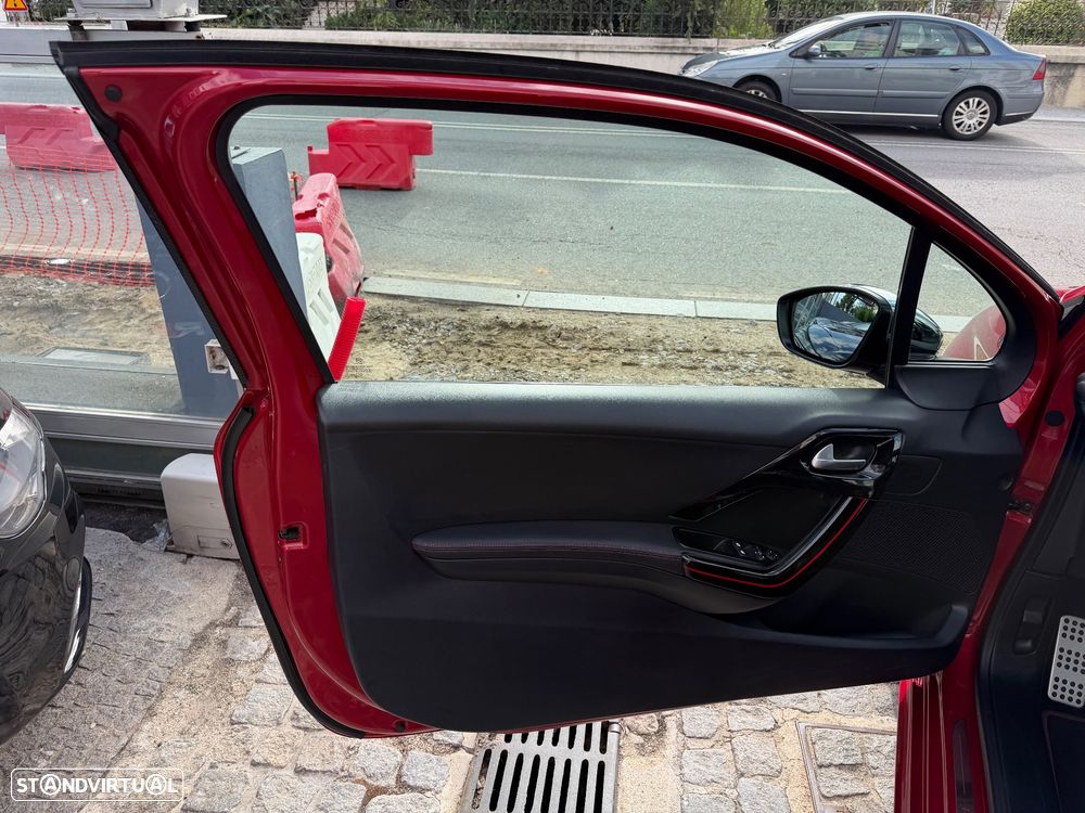 Peugeot 208 1.6 e-THP GTi by Sport - 21