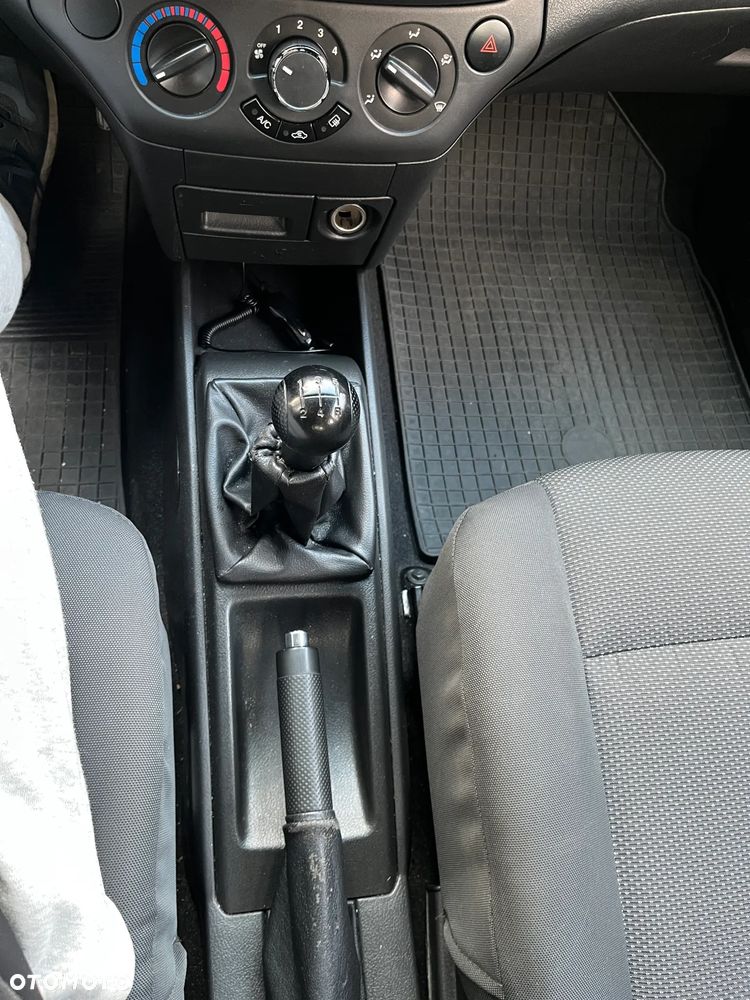 Chevrolet Aveo 1.2 16V Base - 11