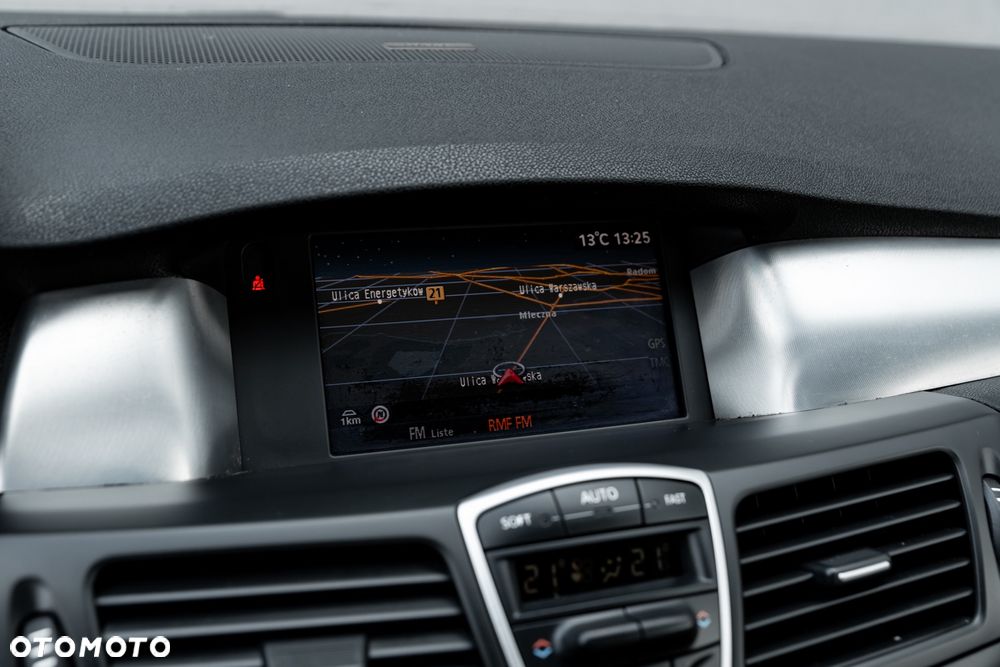 Renault Laguna V6 dCi 235 FAP GT - 22