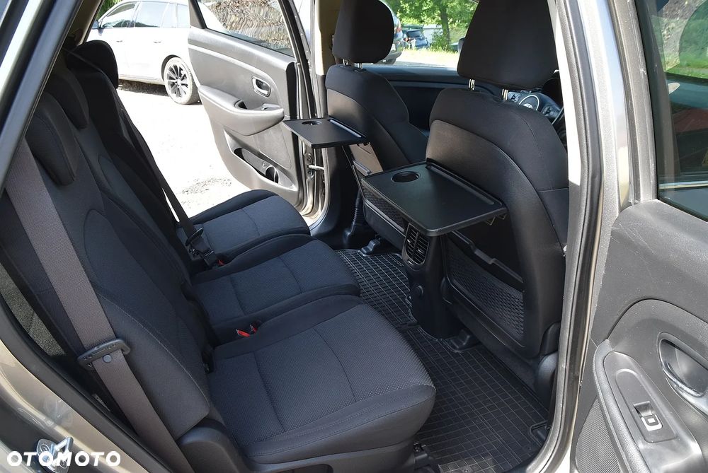 Kia Carens - 20