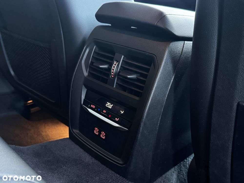 BMW Seria 3 330e xDrive M Sport sport - 18