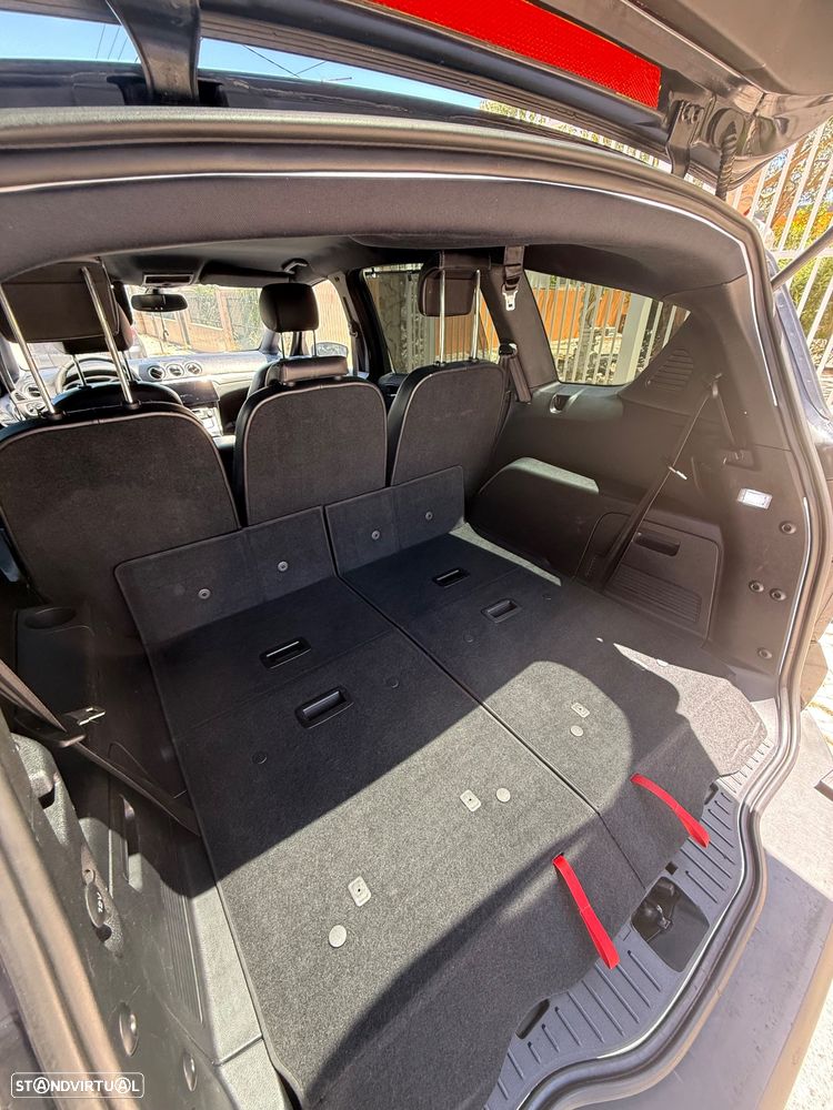Ford S-Max 2.0 TDCi Titanium 7L - 17