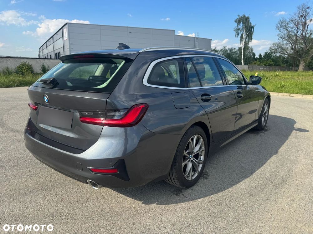 BMW Seria 3 320d Sport Line - 8