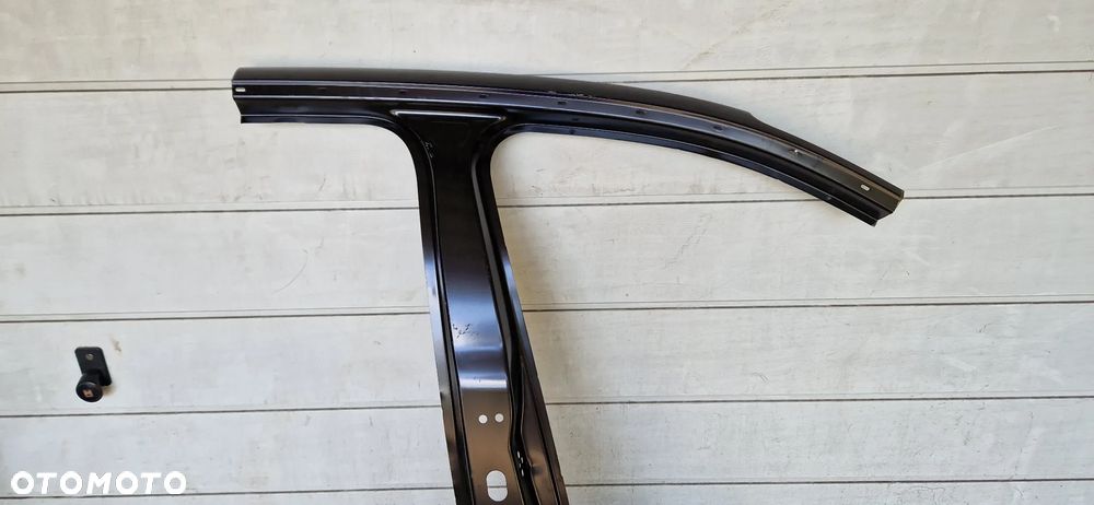 Próg prawy poszycie słupek Peugeot 5008 II 2 - 3