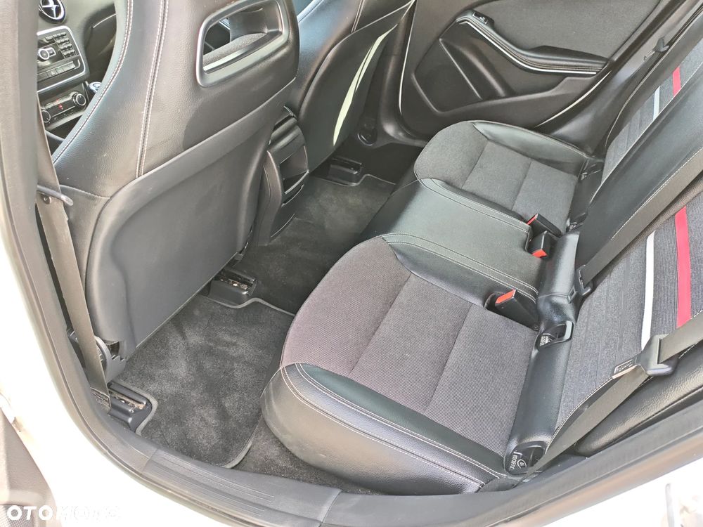 Mercedes-Benz Klasa A 180 (BlueEFFICIENCY) - 27